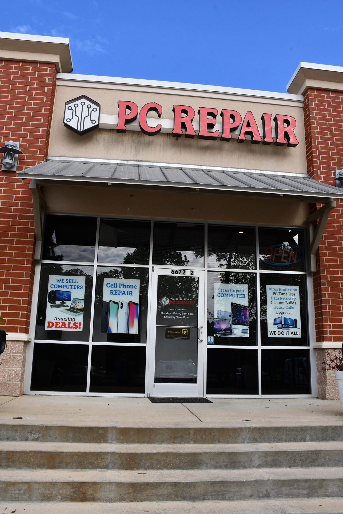 Front of the Panhandle PC computer and cell phone repair store in Tallahassee